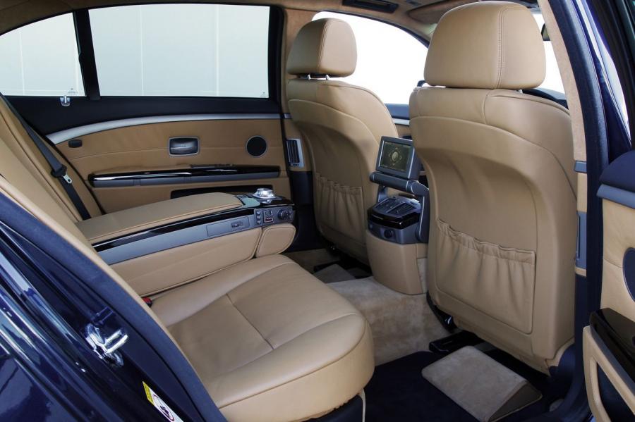  BMW 760i 2001 года  (фото 2 из 11)
